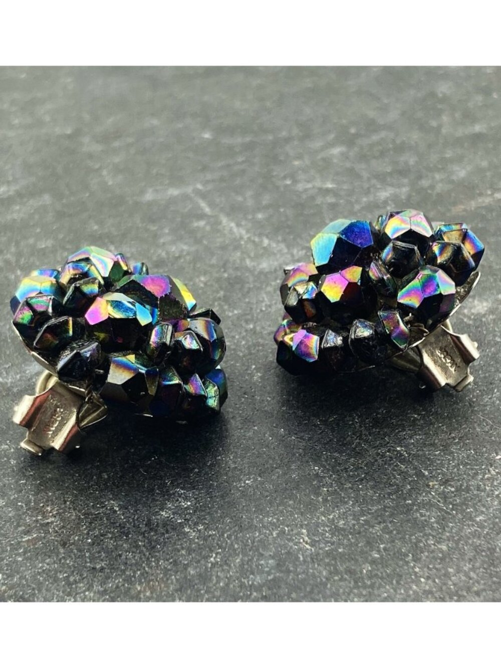 VINTAGE Oil slick style black plastic cluster bead clip-on earrings 1950s pinup - Picture 7 of 15